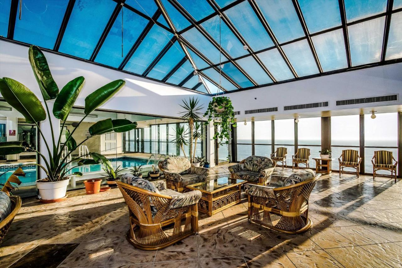 Golden Sands Ocean With Views!